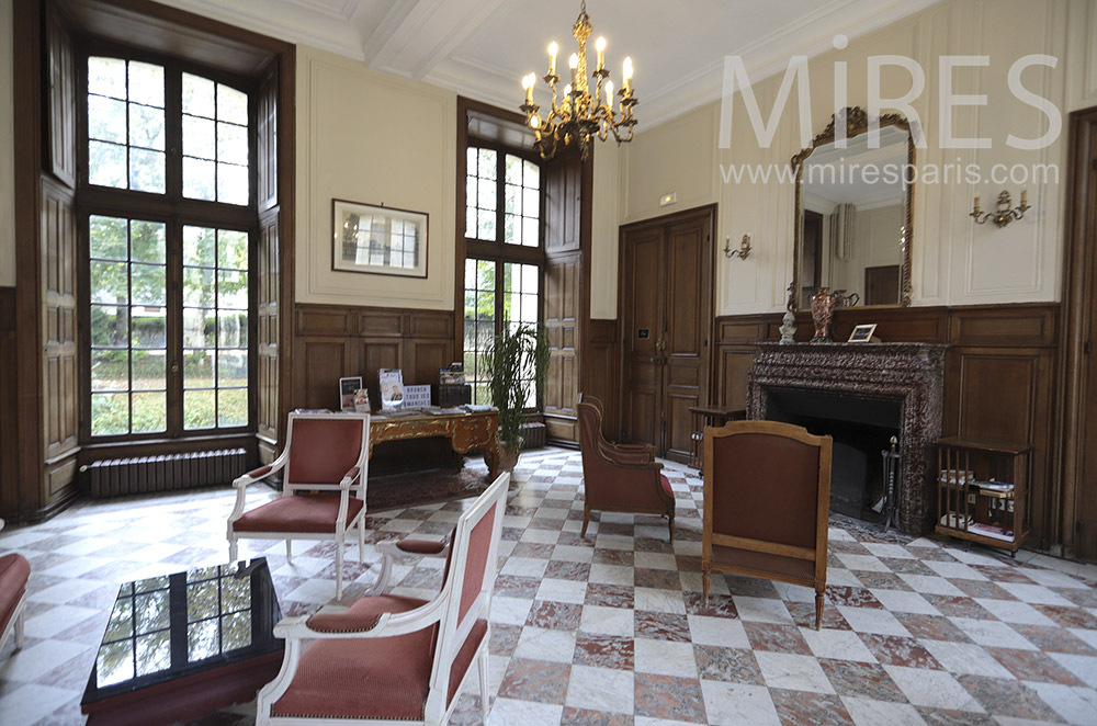 C1763 – Lounge, marble floor