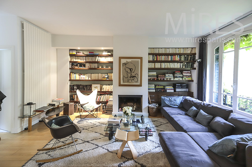 C1766 – Living room, library and fireplace