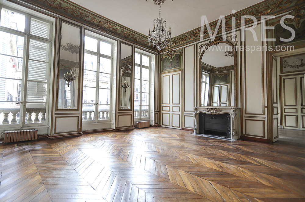 C1782 – Empty Haussmanian apartment