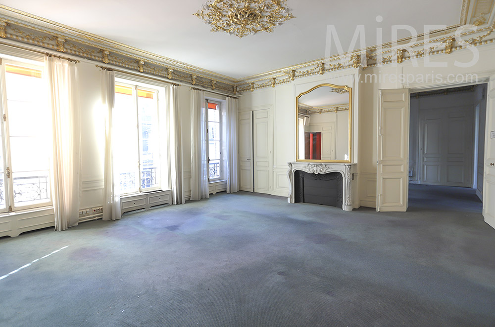 C1783 – Appartement parisien vide