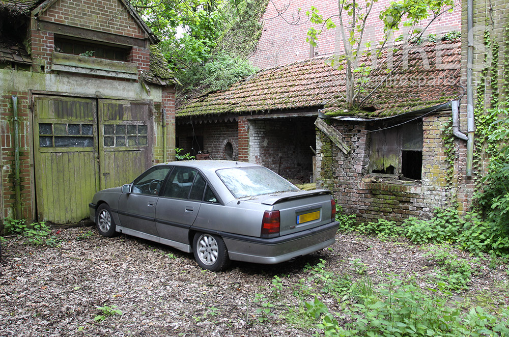 Old garage. C0712
