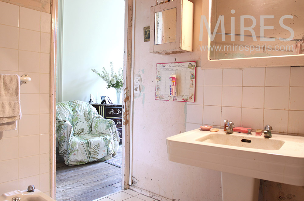 C0712 – Pink bathroom