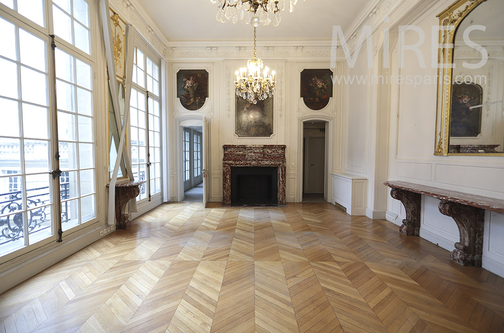 Beau salon d’époque vide. C1769
