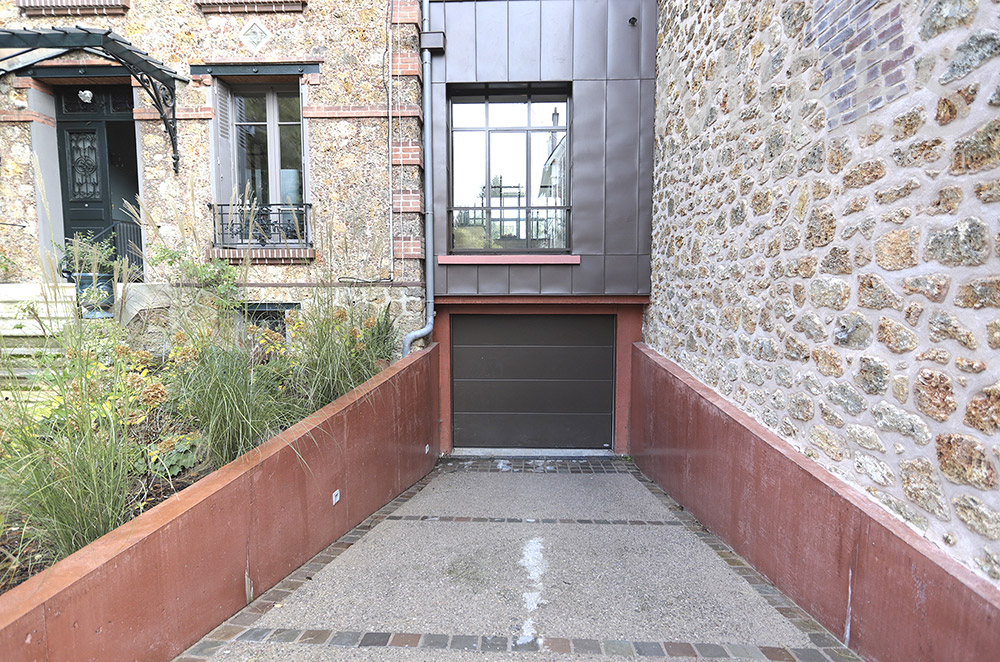Garage en sous-sol. C1774