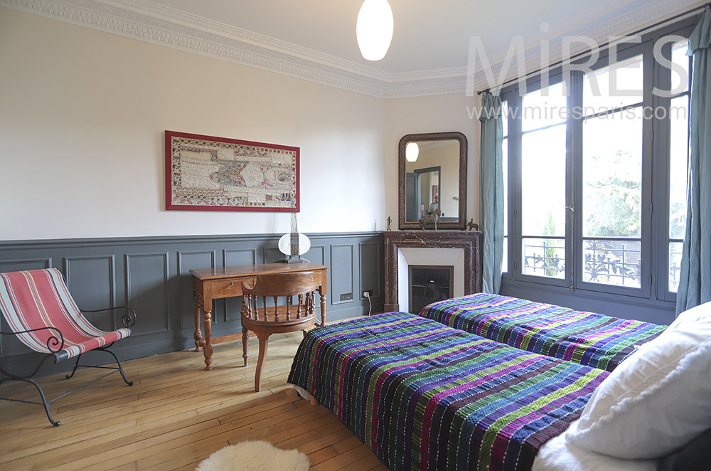 Twin beds. C1774