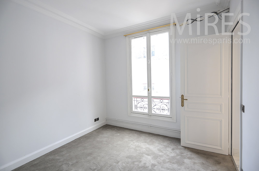 C1776 – Chambre blanche vide