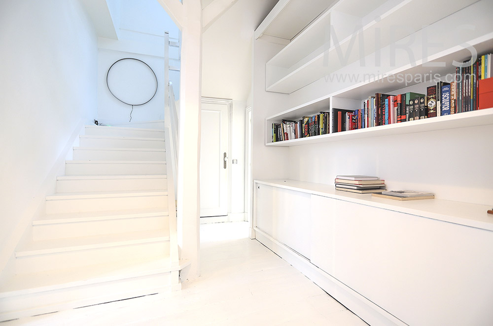 Escalier blanc. C1778