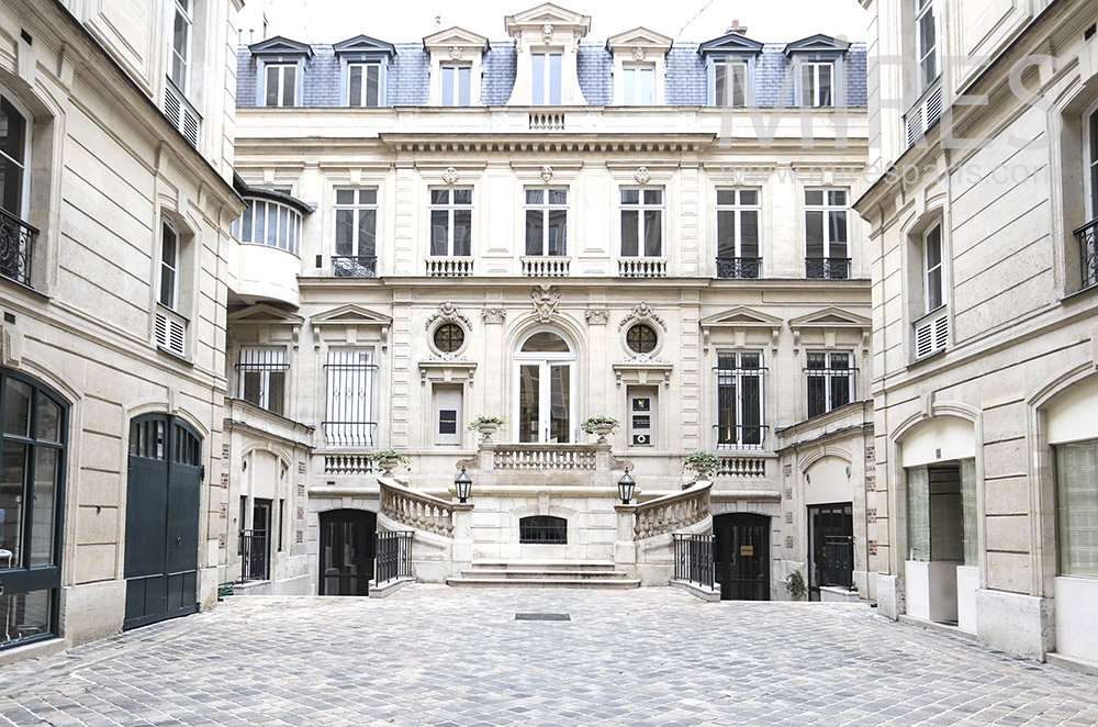 C1779 – Immeuble haussmannien de bureaux