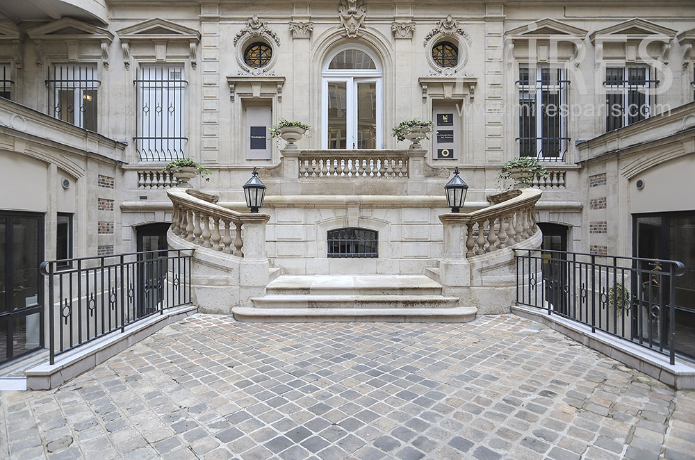 C1779 – Haussmannian paved courtyard