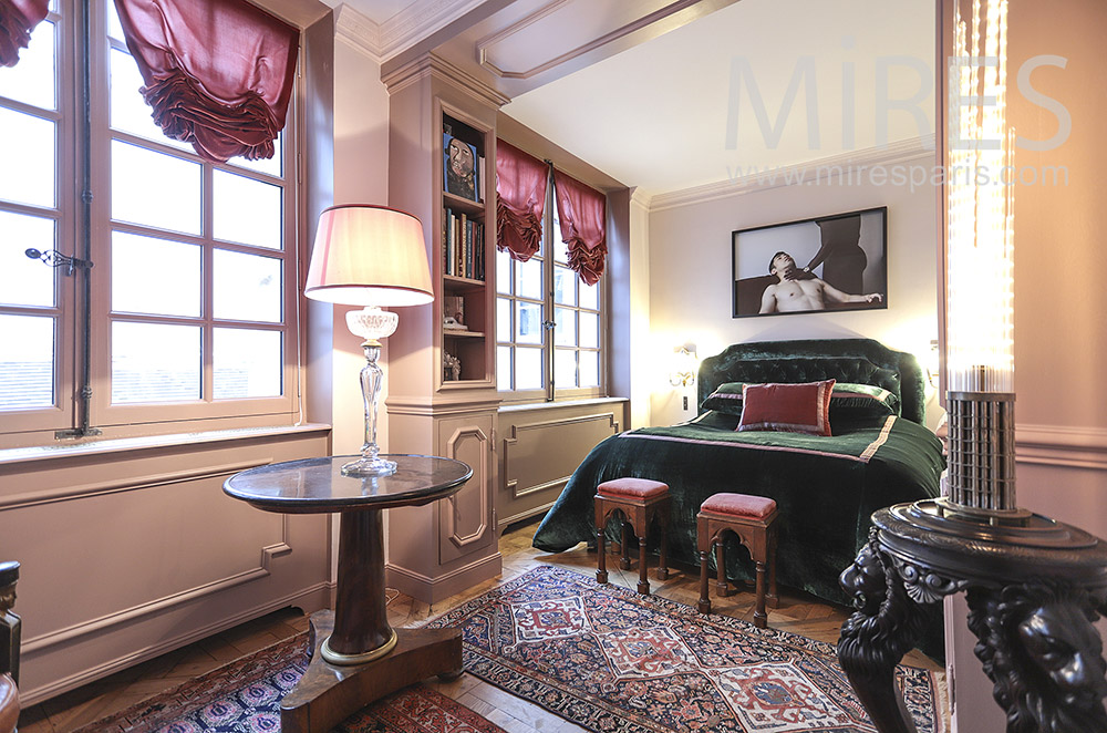 Room with small lounge. C1780