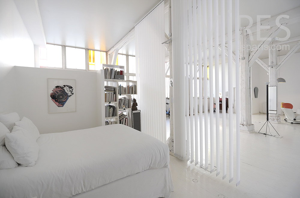 Open white room. C1792