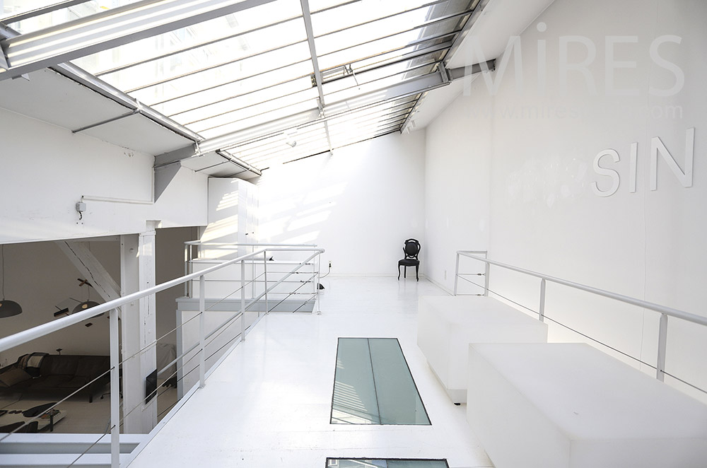 C1792 – Salon mezzanine lumineux