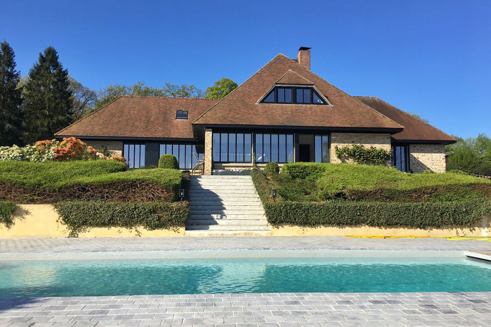 C1797 – Modern house with swimming pool