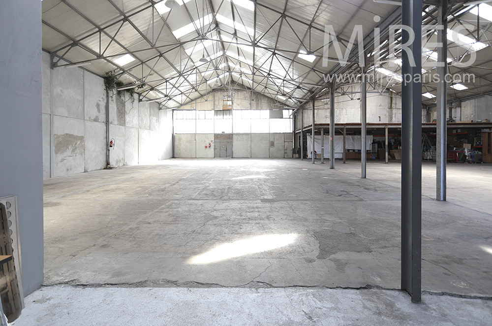 C1818 – Empty industrial space