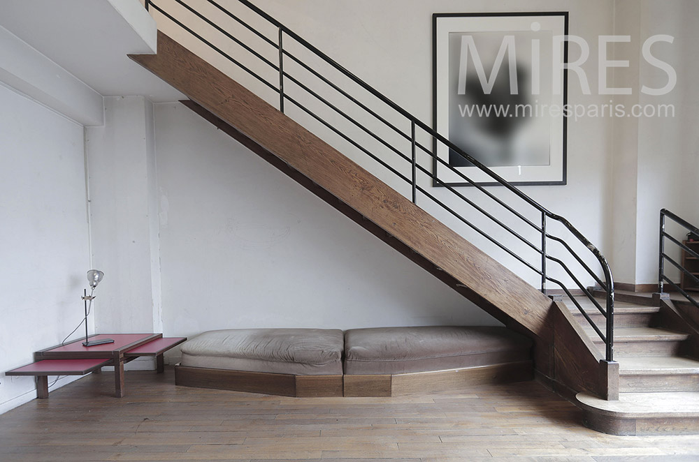 C1806 – Straight wooden staircase