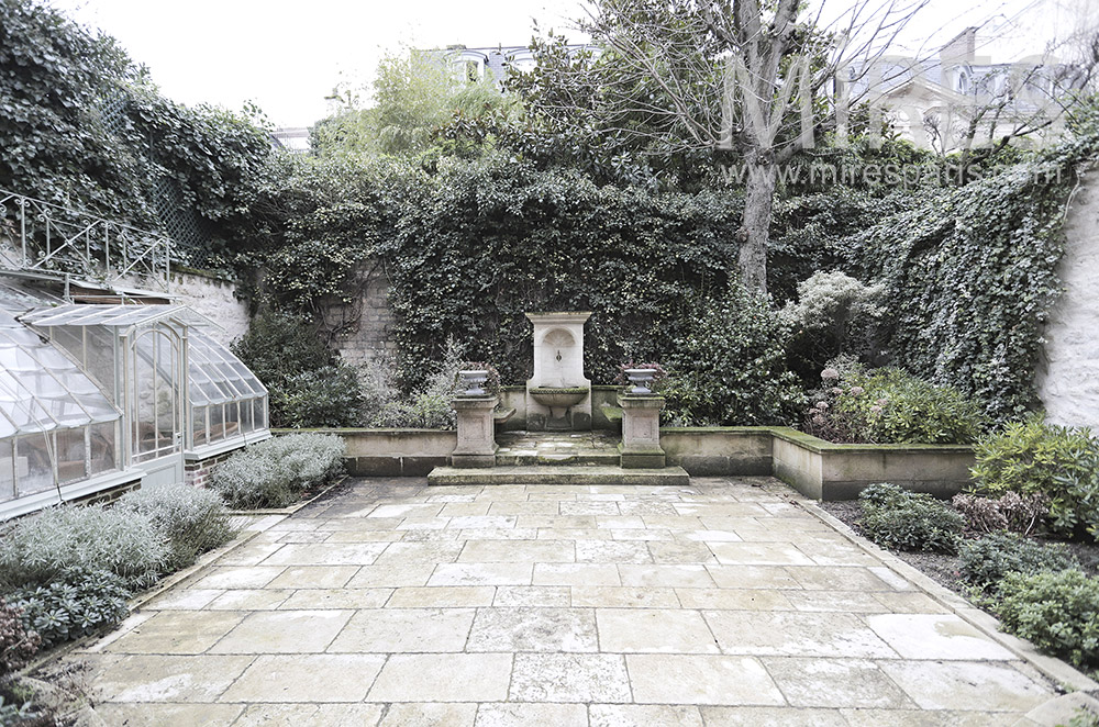 C1808 – Paved courtyard and fountain