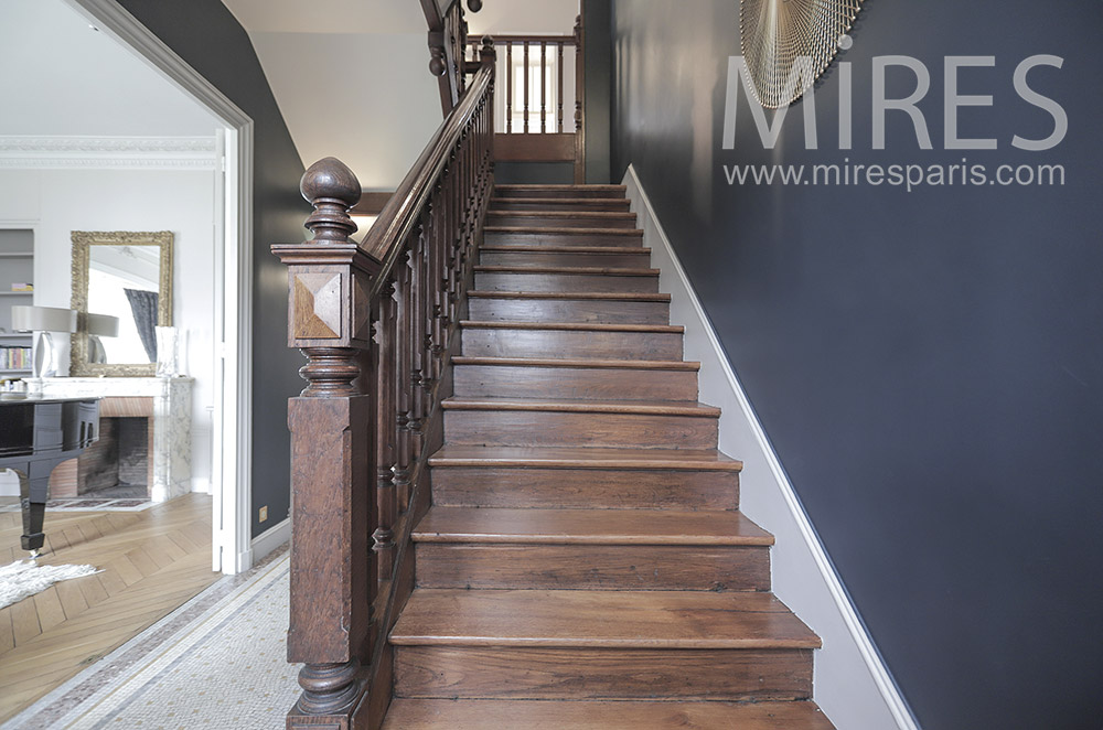 C1810 – Wood staircase