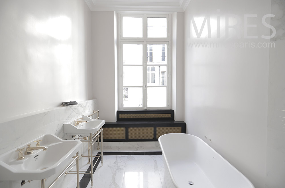 White bathroom. C1811