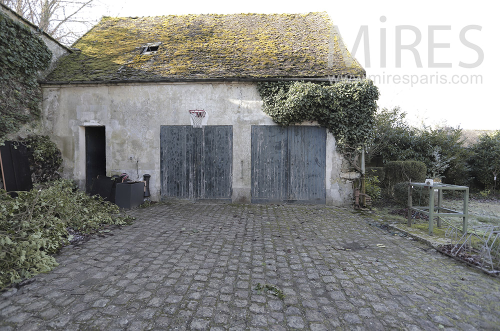 C1813 – Country garage