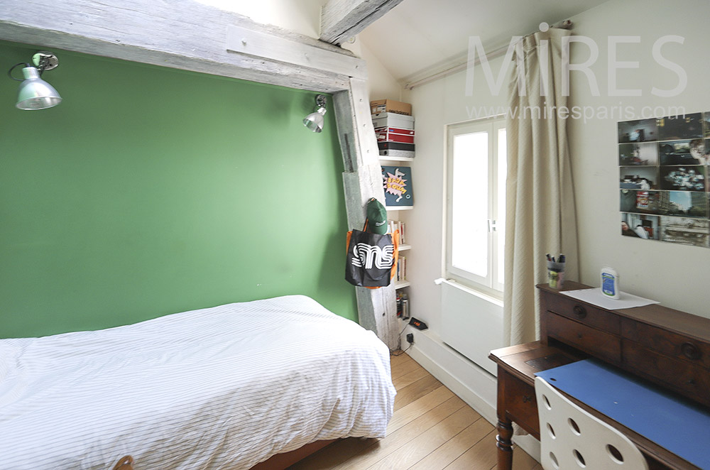 C1814 – Bedroom, green wall