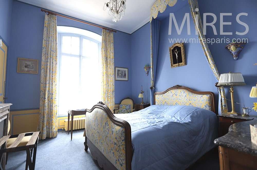 C1658 – Belle chambre bleue ancienne