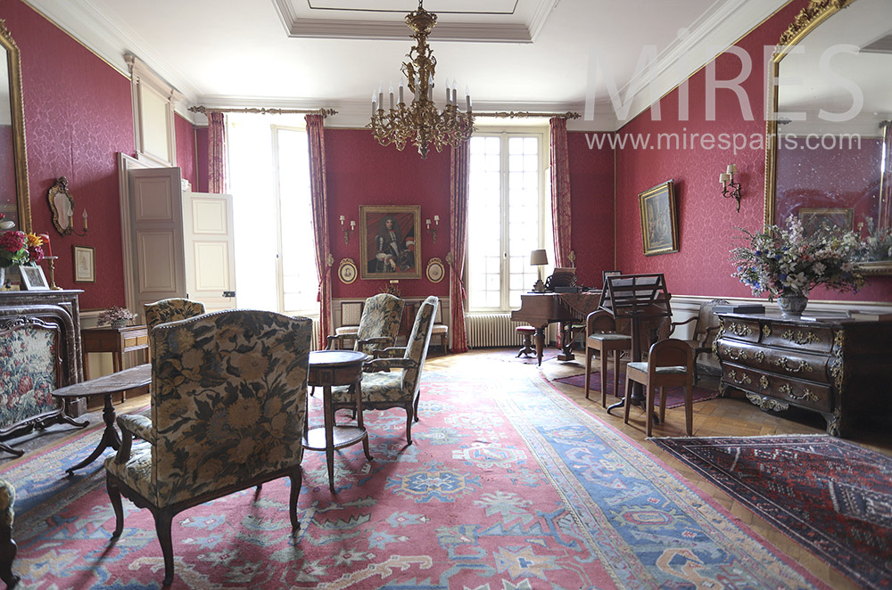 C1819 – Old lounge with piano