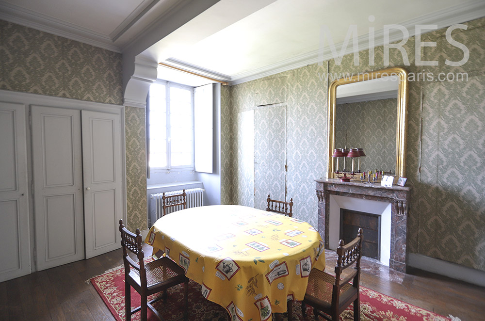 C1819 – Small dining room