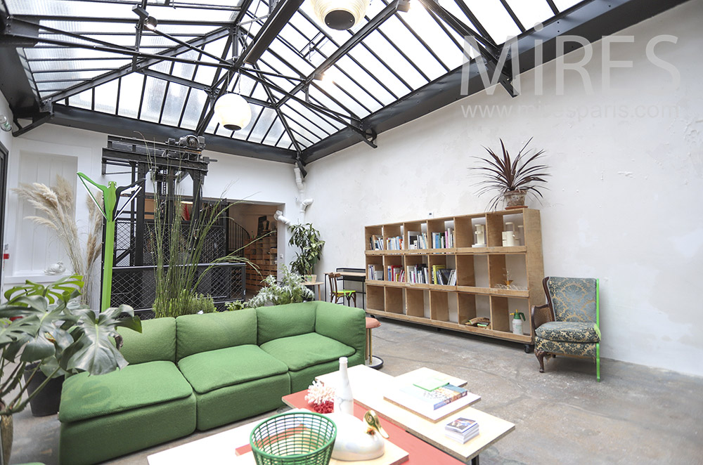 C1822 – Living room under glass roof