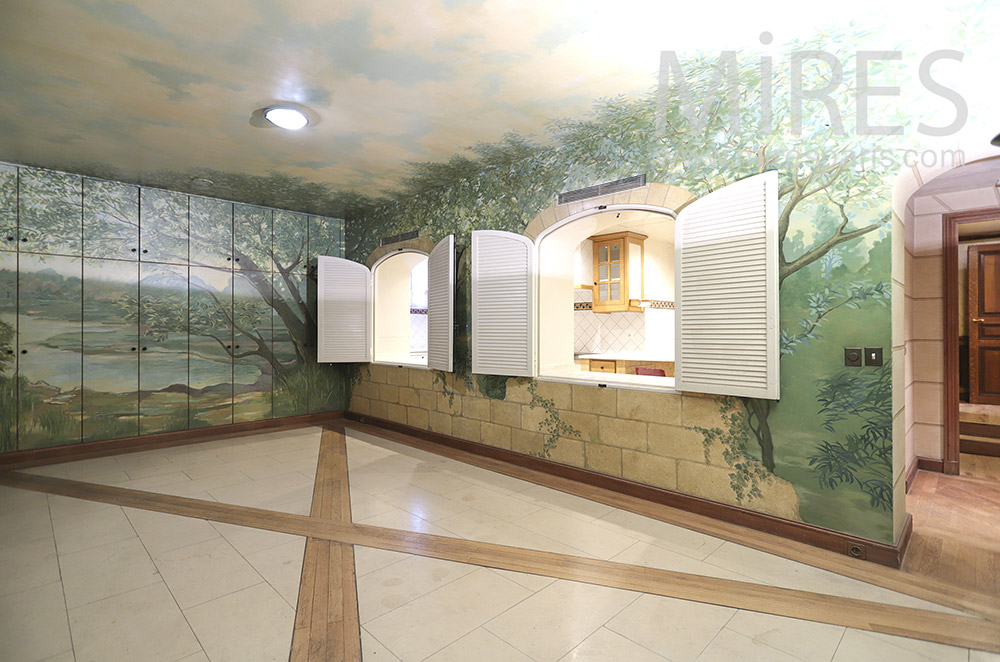 Salle à manger vide, murs peints. C1825