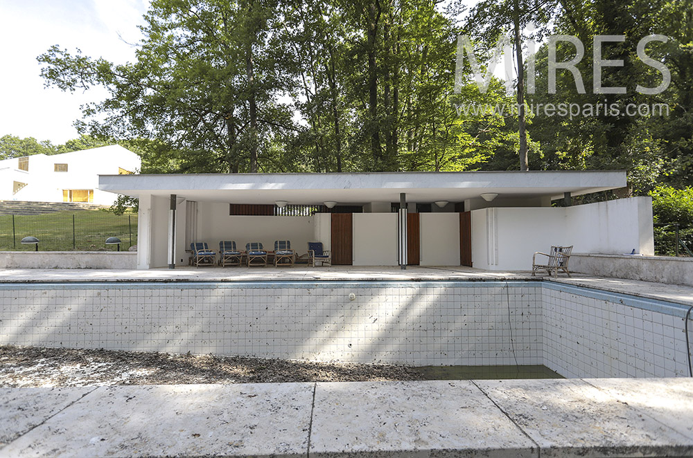 C1451 – Concrete swimming pool and pool house