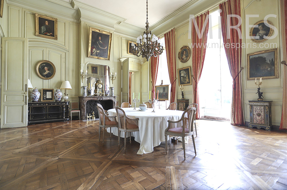 C1467 – Large period dining room