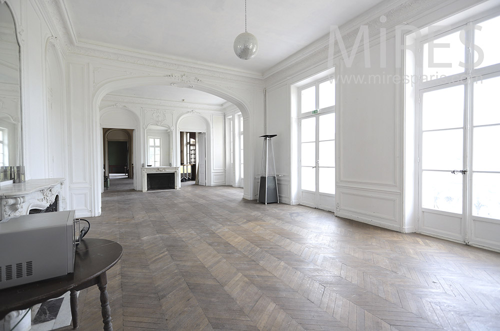 Grand salon blanc. C1830
