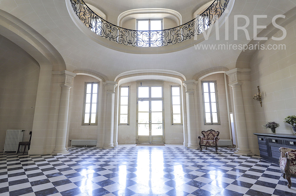 C1830 – Castel entrance, checkered floor