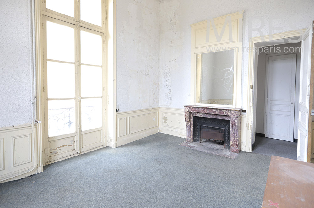 Chambre à portes-fenêtres. C1830