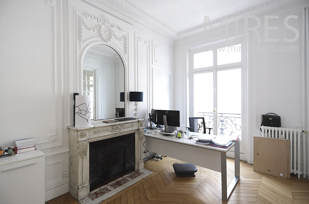 C1835 – White office