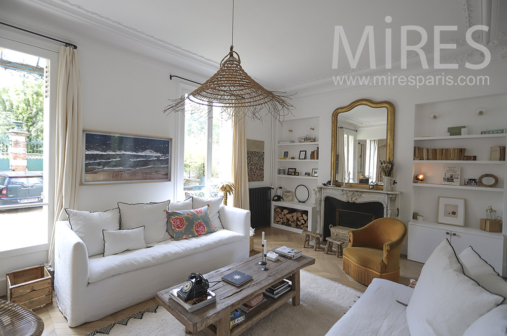 C1837 – Beautiful white living room