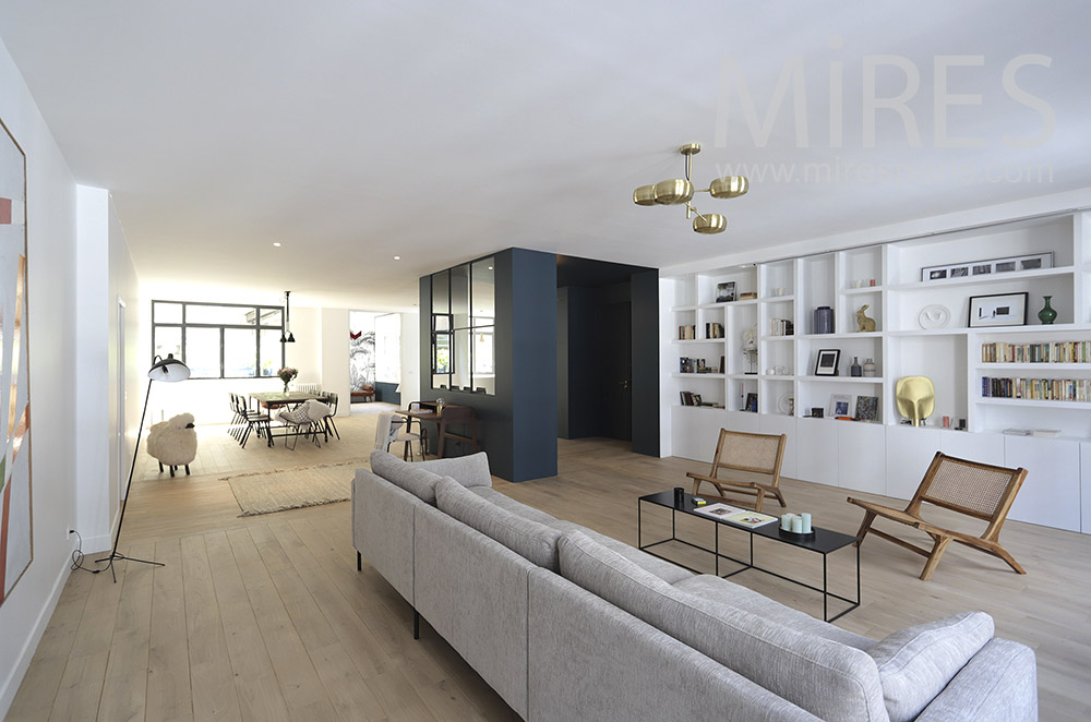 Appartement blanc moderne. C1840