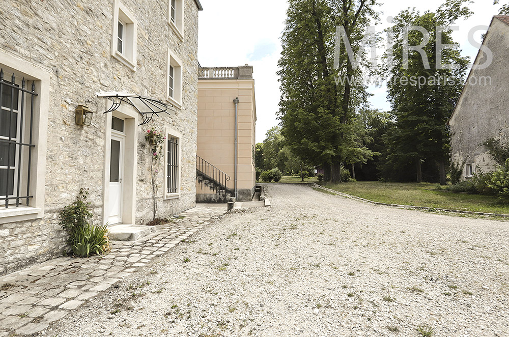 C1842 – Stone entrance