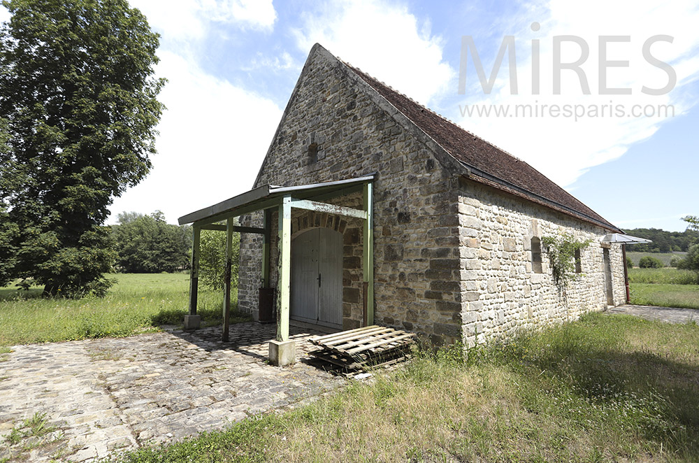 C1842 – Belle grange en pierre