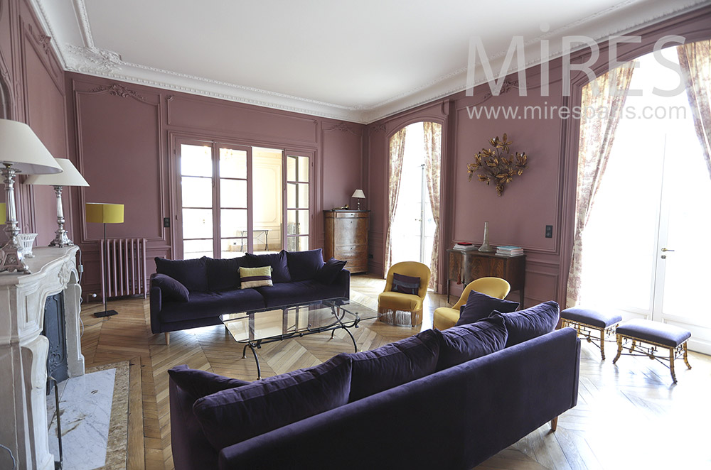 C1842 – Beautiful purple lounge