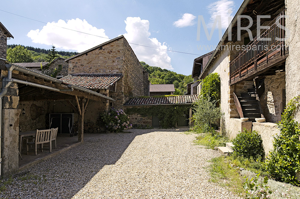 C1848 – Cour de ferme restaurée