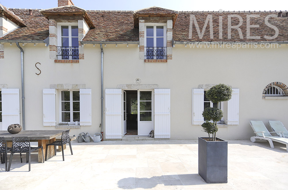 Terrasse en pierres. C1851
