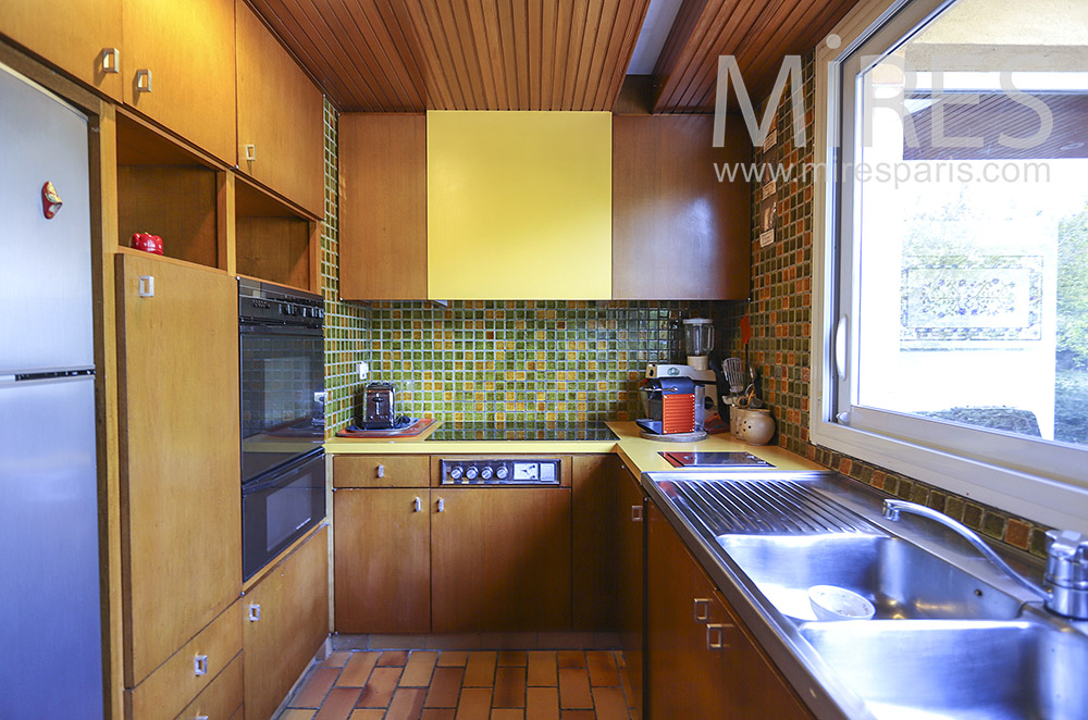 C1852 – Kitchen, wood and colors