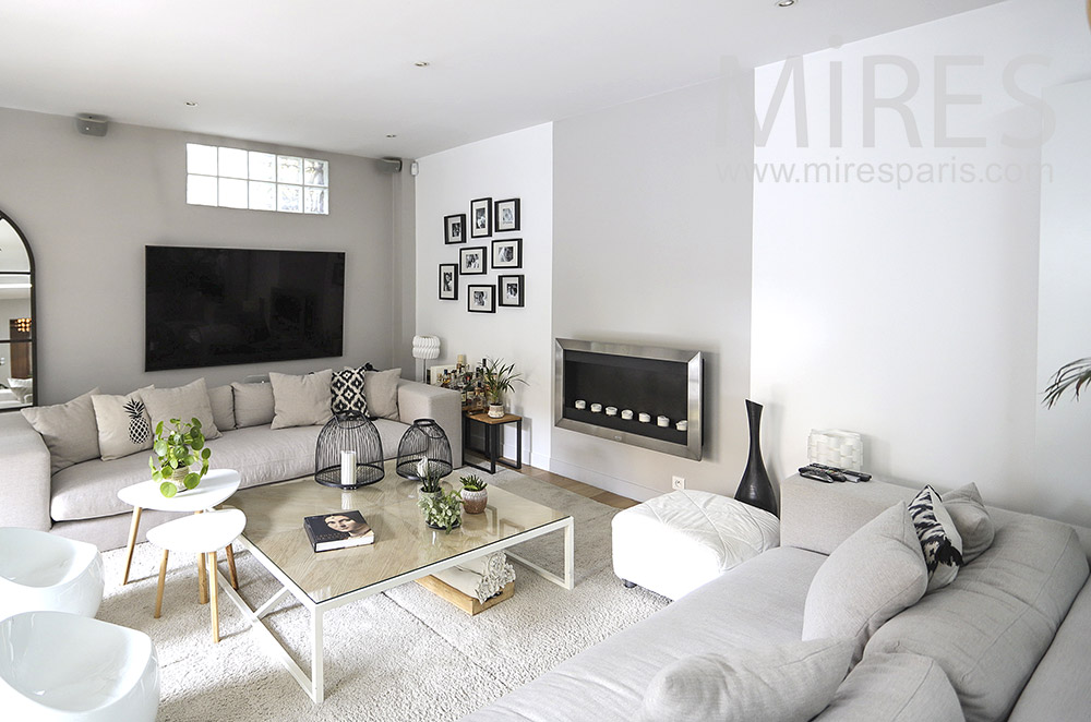 C1856 – Beautiful modern white living room