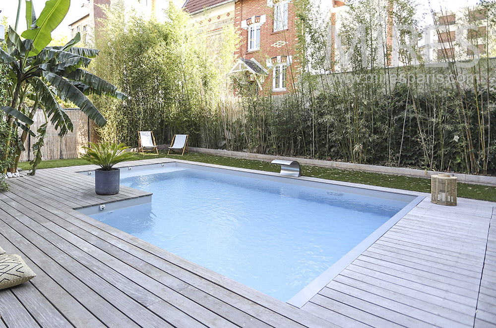 C1856 – Swimming pool in town lined with teak