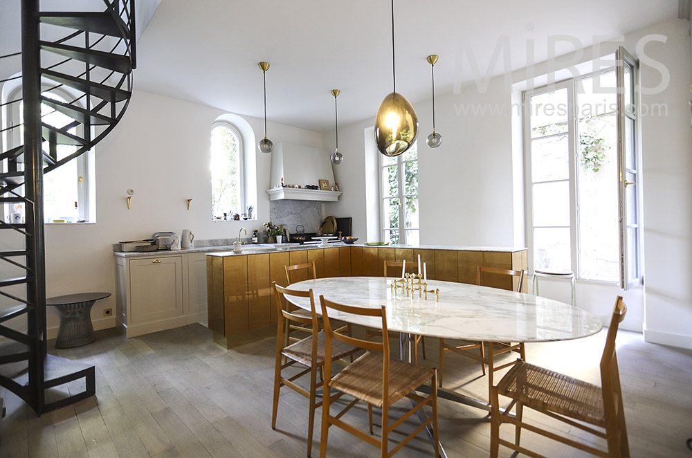 C1857 – White and marble kitchen