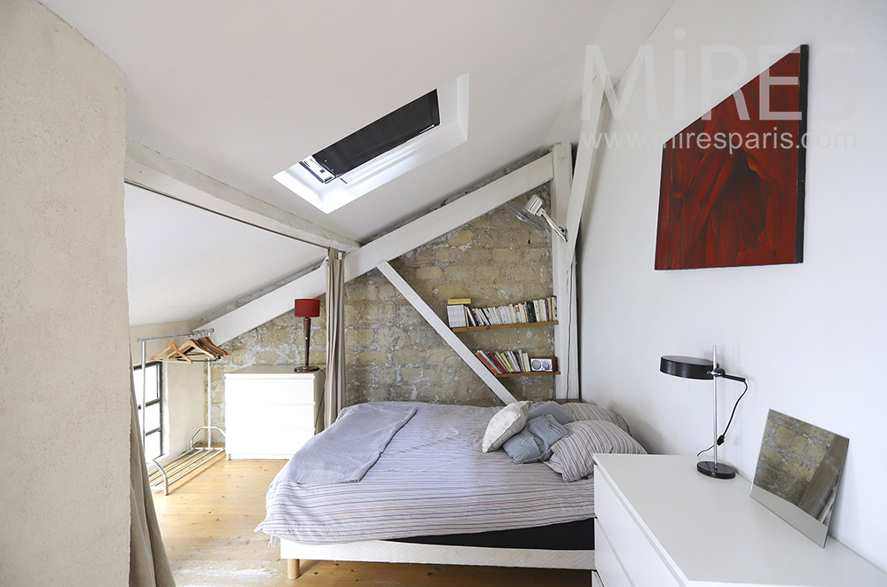 C1858 – Sloping bedroom, stone wall