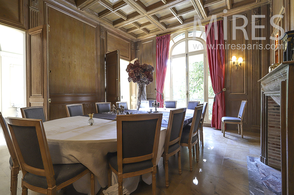 Salle à manger d’époque, boiseries. C1862