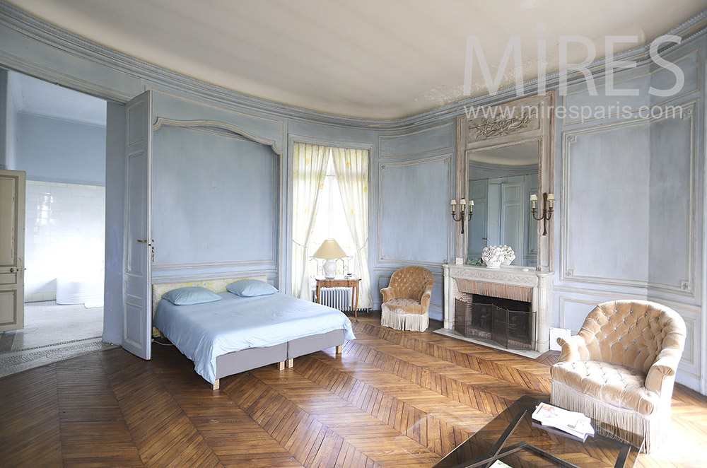 Belle chambre bleue avec bains. C1864