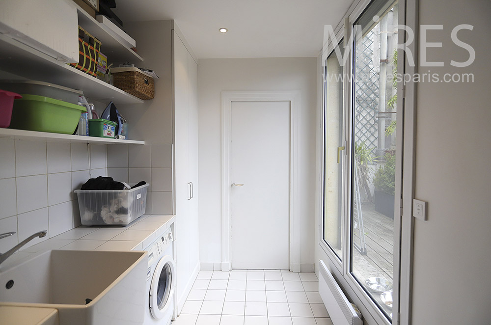 C1866 – Laundry room, access to terrace